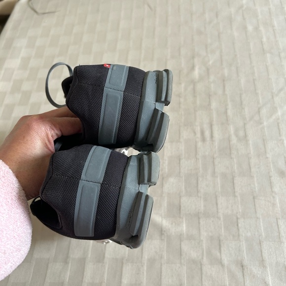 On Running Cloudflow Running Lace Up Sneakers in Black/Asphalt - Picture 15 of 15